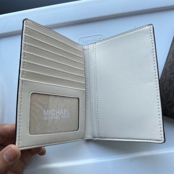 Michael Kors Jet Set Travel Passport Holder Wallet Case (New) - Picture 3 of 4